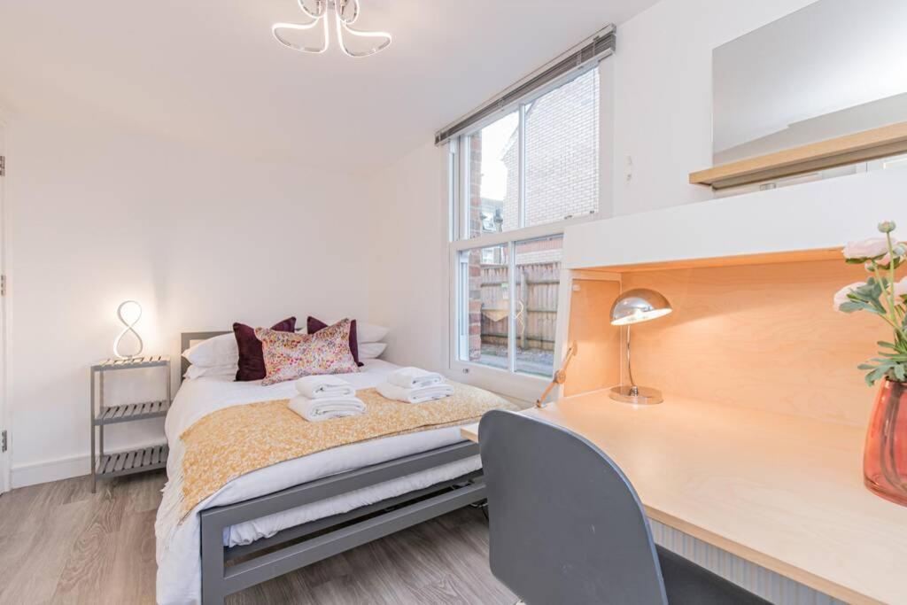 Oxford City Centre Apartment With Parking! Exterior photo
