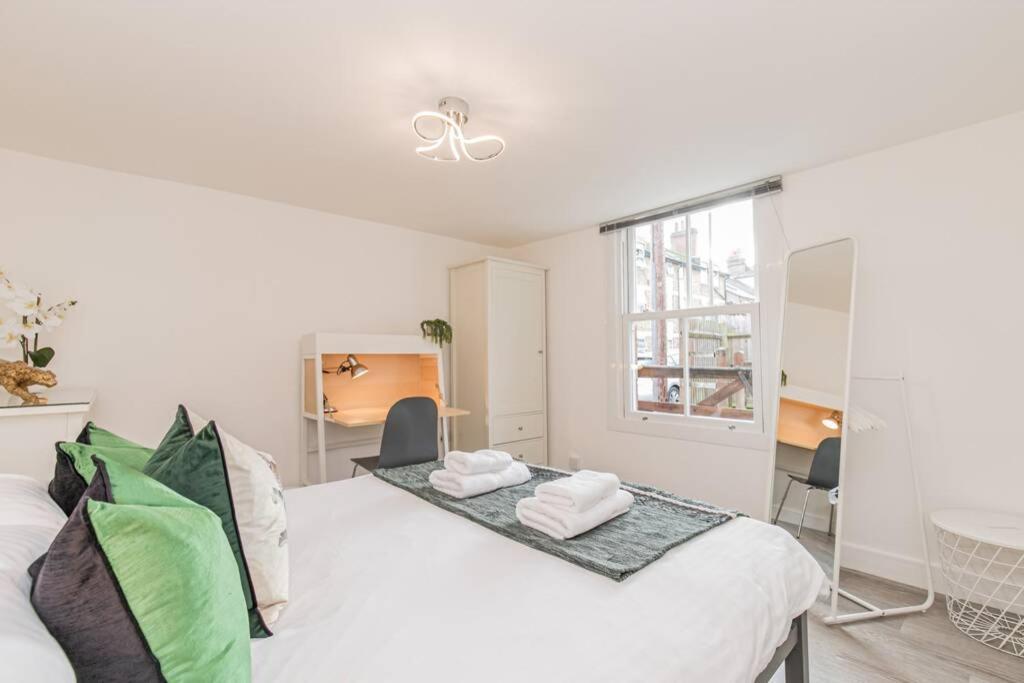 Oxford City Centre Apartment With Parking! Exterior photo