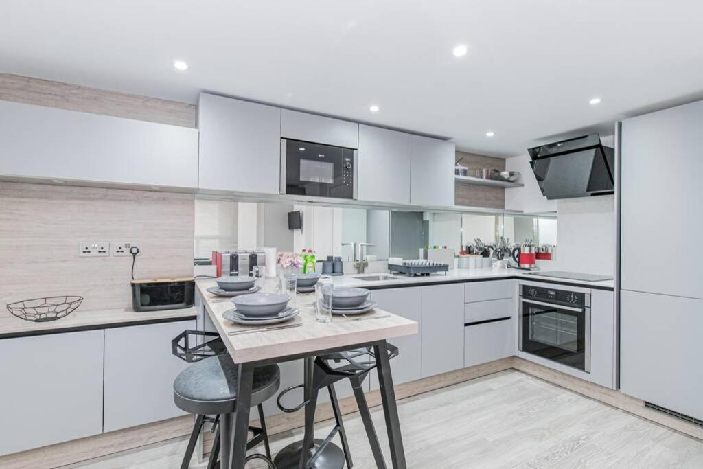 Oxford City Centre Apartment With Parking! Exterior photo