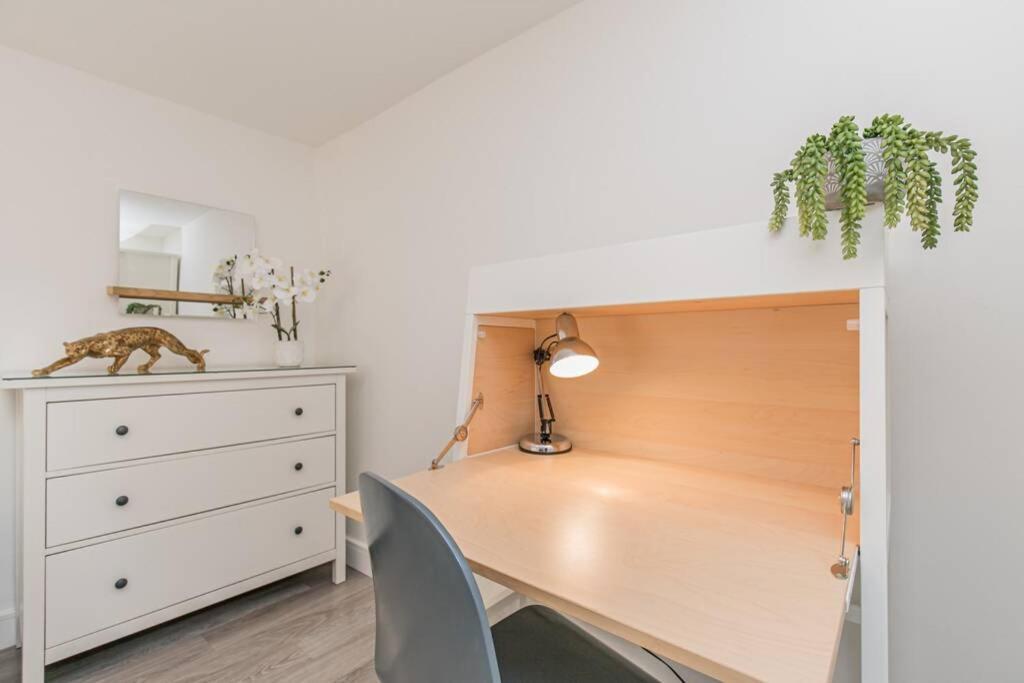 Oxford City Centre Apartment With Parking! Exterior photo