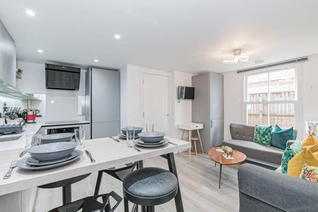 Oxford City Centre Apartment With Parking! Exterior photo