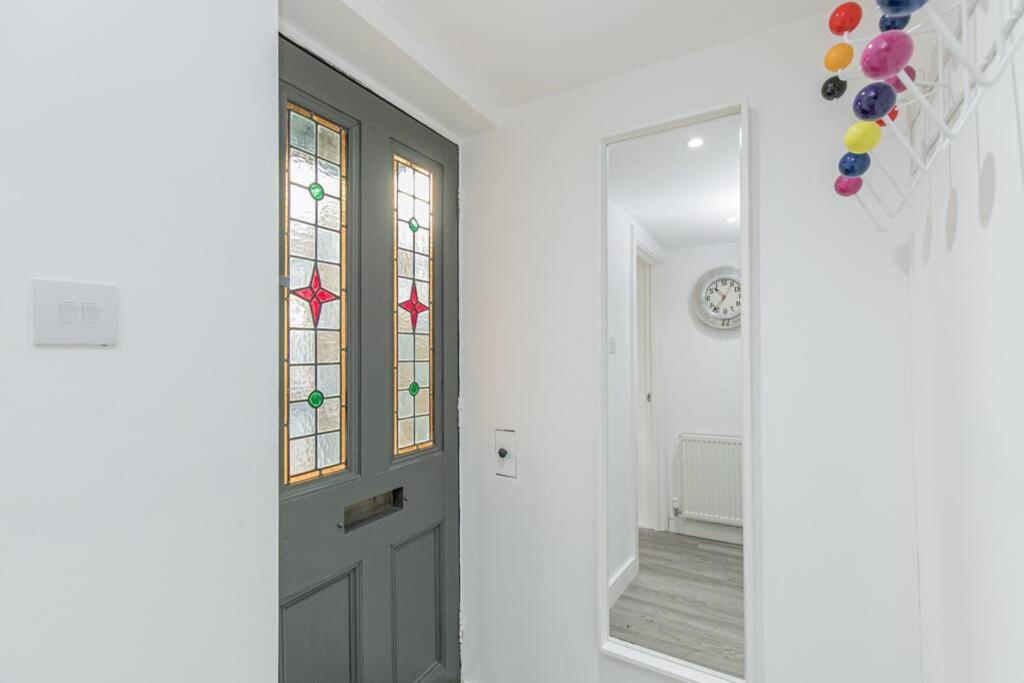 Oxford City Centre Apartment With Parking! Exterior photo
