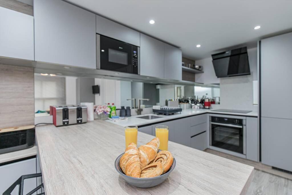 Oxford City Centre Apartment With Parking! Exterior photo